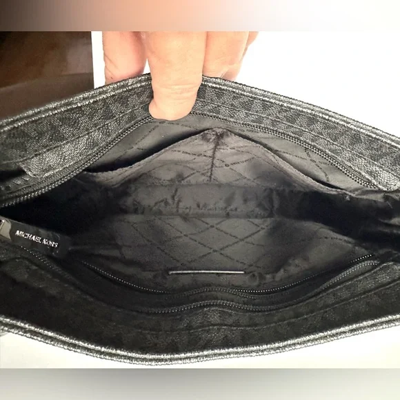 MICHAEL KORS Jet Set Travel Large LogoMessenger Bag - Picture 11 of 11